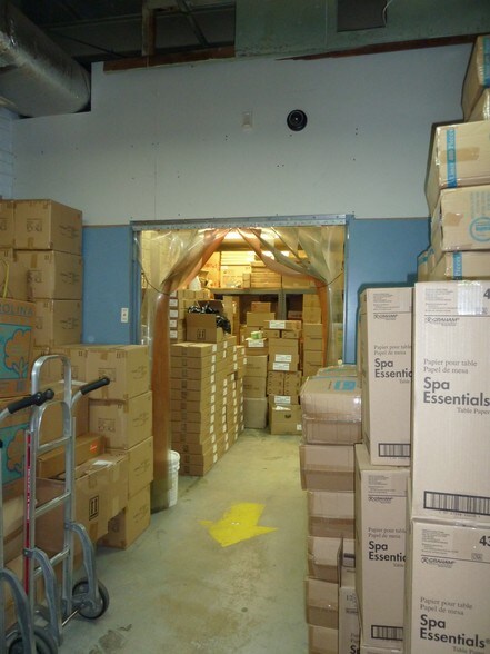 More Photos Of 37-08 Greenpoint Ave, Long Island City Manufacturing For Sale