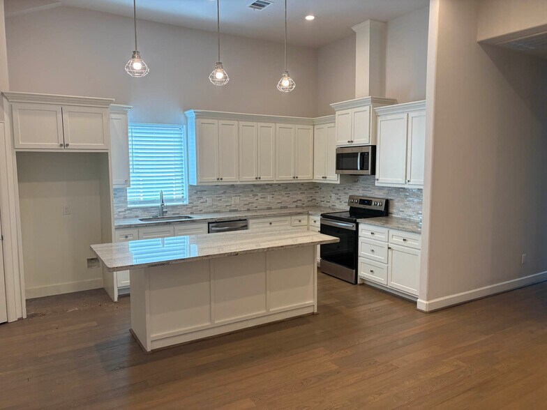More Photos Of 5902 Winsome Ln, Houston Office Residential For Sale