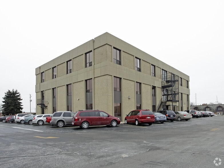 More Photos Of 1300 S Green Bay Rd, Racine Office For Lease