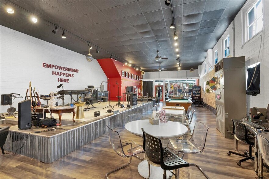 More Photos Of 246 State St, Salem Storefront Retail Residential For Sale