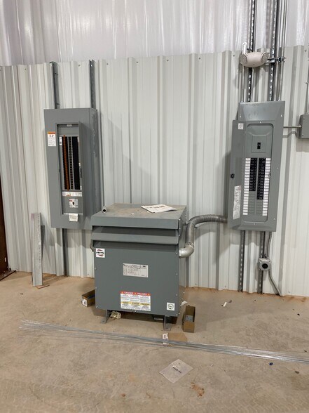 More Photos Of 8408 SW 23rd Pl, Oklahoma City Industrial For Lease