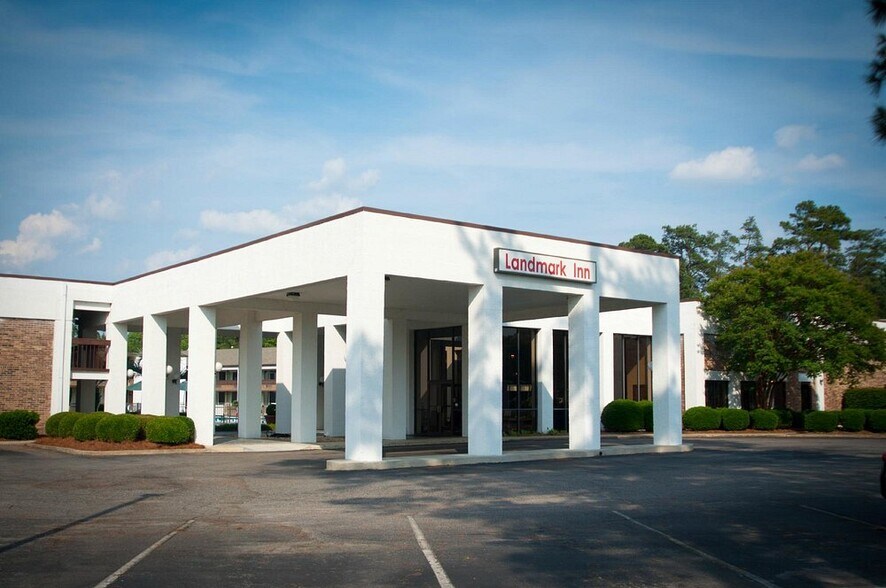 More Photos Of 1301 4th St, Hartsville Hotel For Sale