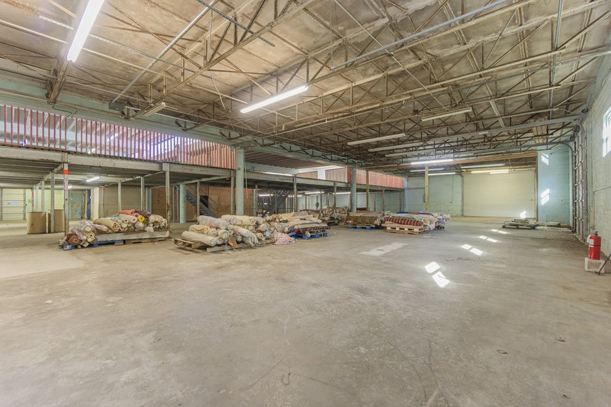 More Photos Of 2415 Church St, Galveston Light Distribution For Lease