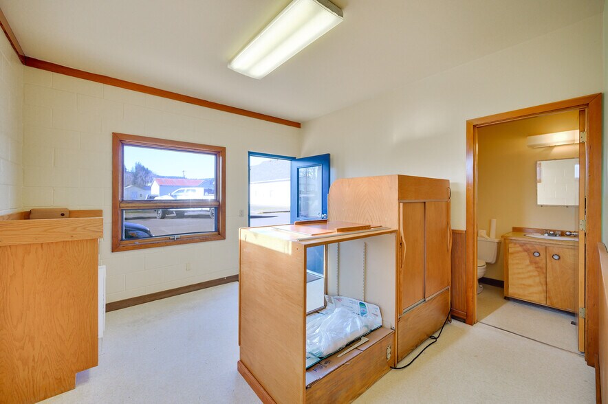 More Photos Of 212 NE D St, Willamina Food Processing For Sale