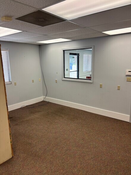 More Photos Of 12 Carriage Ln, Charleston Office For Lease