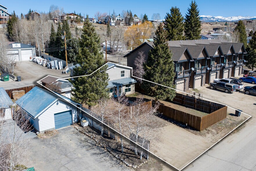 More Photos Of 695 Agate ave, Granby Flex For Sale