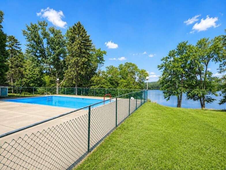 More Photos Of 94-100 Dingle Daisy Rd, Monticello Hotel For Sale