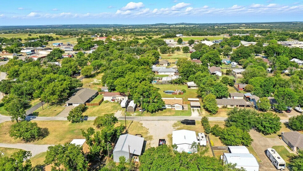 More Photos Of 104 Yuma Street, Lipan Warehouse For Sale