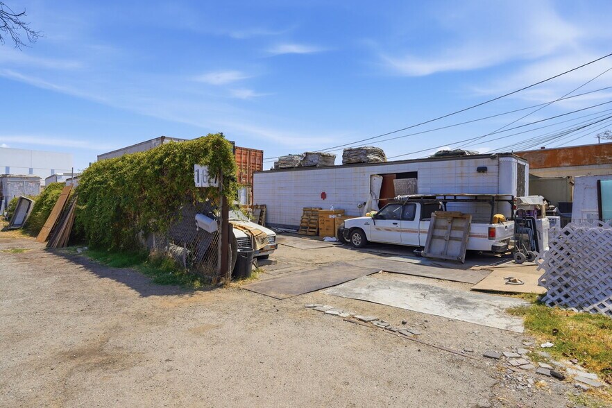 More Photos Of 1635 W 130th St, Gardena Contractor Storage Yard For Sale