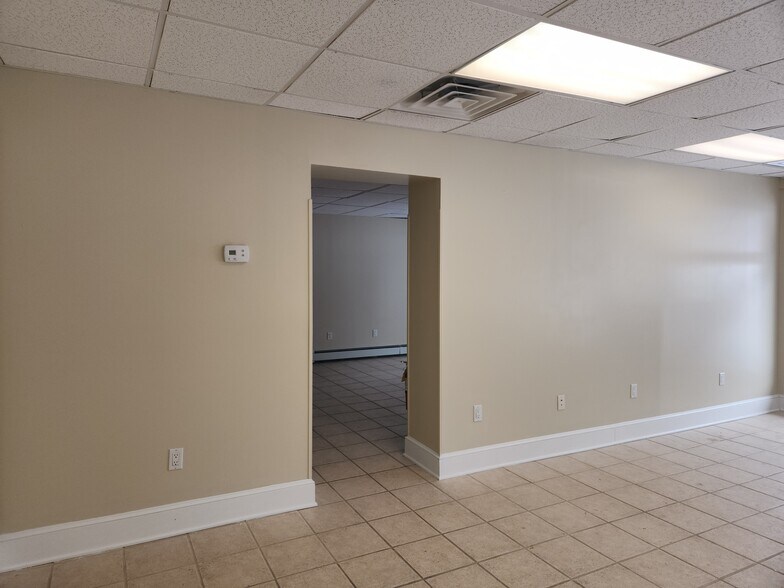 More Photos Of 188 Lake St, Liberty Freestanding For Lease
