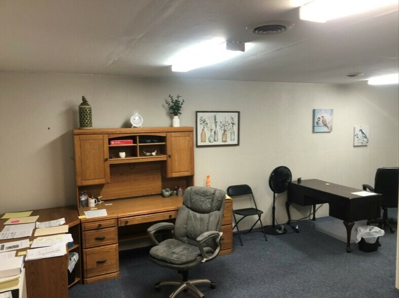 More Photos Of 606 N Saginaw St, Lapeer Storefront Retail Office For Lease