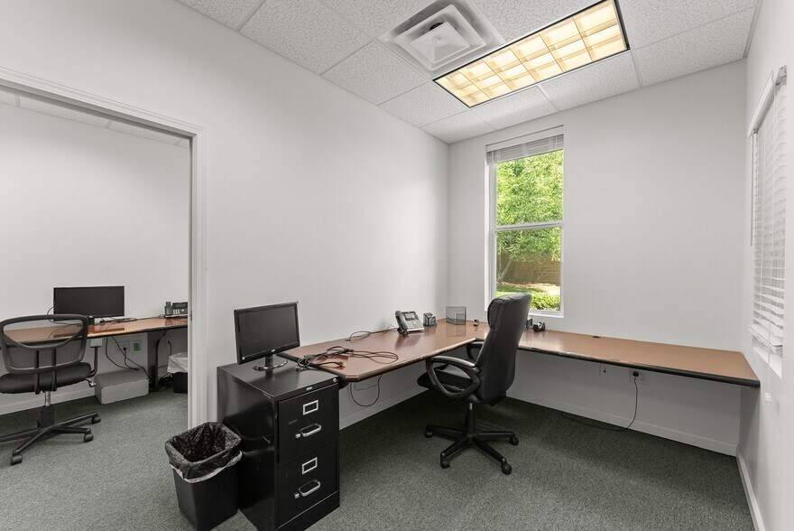 More Photos Of 950 Scales Rd, Suwanee Medical For Lease