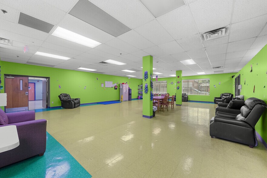 More Photos Of 240 3rd Ave, Gallipolis Flex For Sale