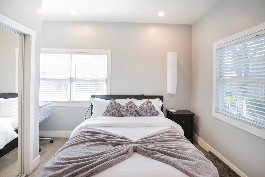 More Photos Of 4322 4th Ave, Sacramento Office Residential For Sale