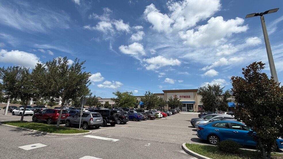 More Photos Of 12187-12299 E Colonial Dr, Orlando Storefront For Lease
