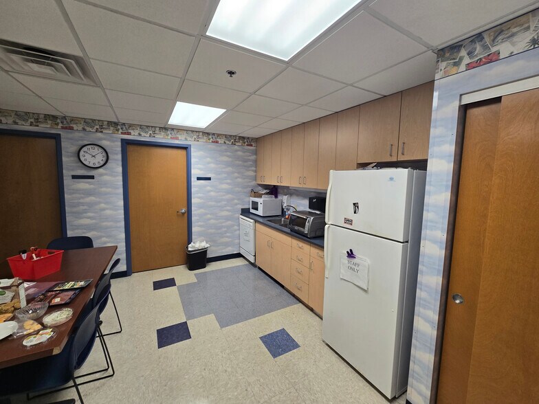 More Photos Of 7335 Crossleigh Ct, Toledo Office For Lease