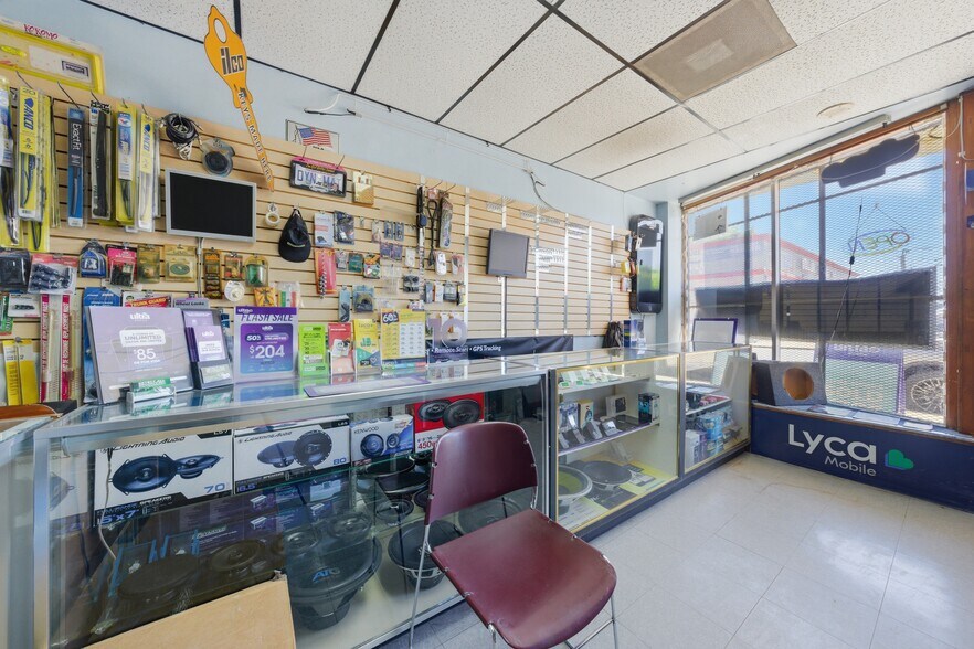More Photos Of 5946 W Diversey Ave, Chicago Storefront Retail Office For Sale