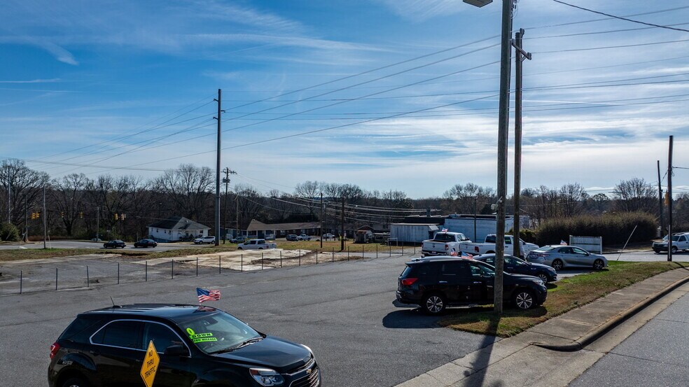 More Photos Of 121 13th St SW, Hickory Office For Sale