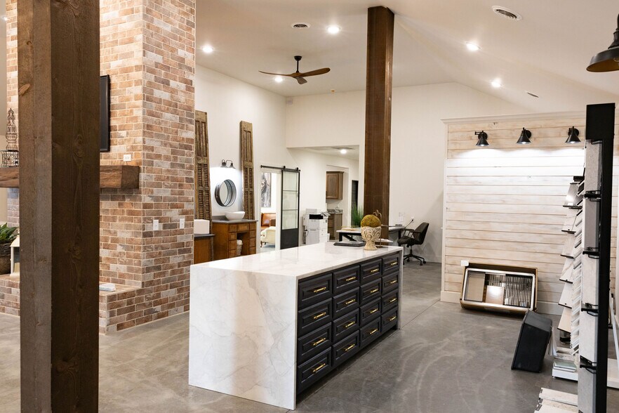 More Photos Of 5830 Highway 231 S, Castalian Springs Showroom For Sale