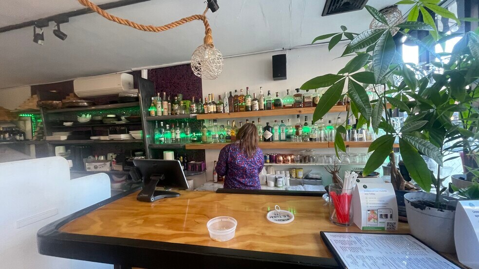 More Photos Of Manhattan Avenue Ave @ Norman Avenue, Brooklyn General Retail For Lease