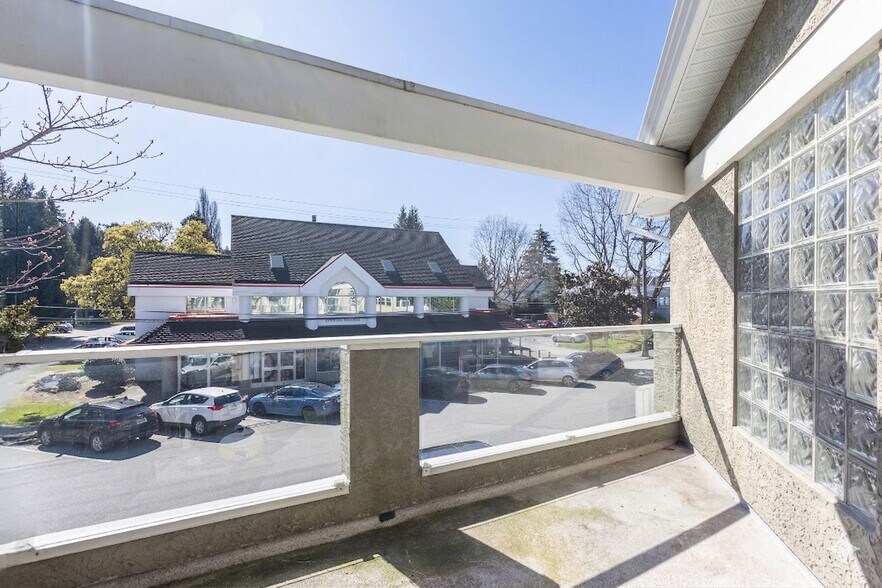 More Photos Of 12185 Beecher St, Surrey Storefront For Sale