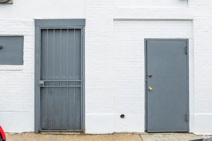 More Photos Of 203-205-209 Nassau Rd, Roosevelt Industrial For Sale