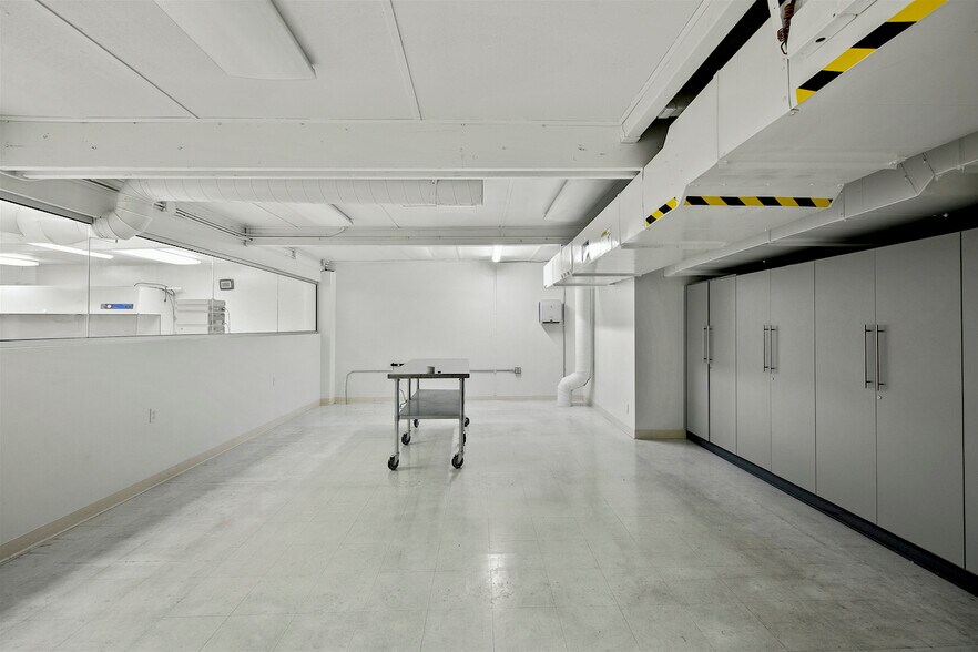 More Photos Of 7542 Trade St, San Diego Manufacturing For Lease