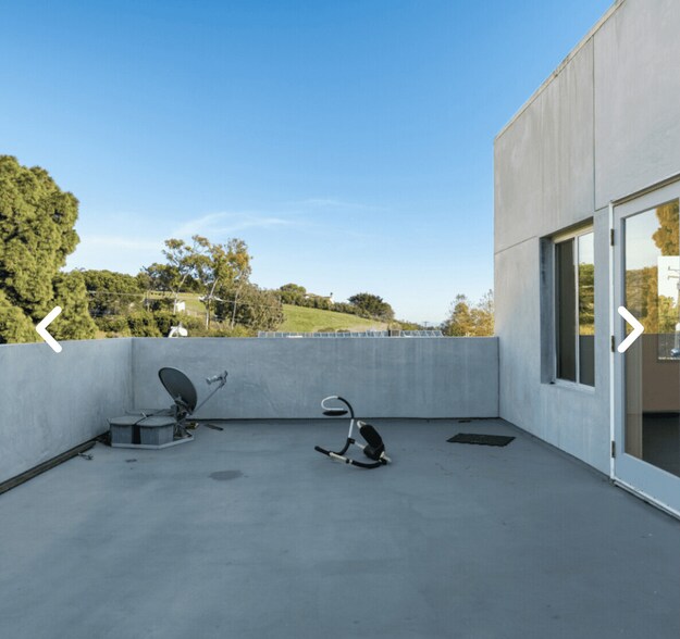 More Photos Of 28955 Pacific Coast Hwy, Malibu Storefront Retail Office For Sale