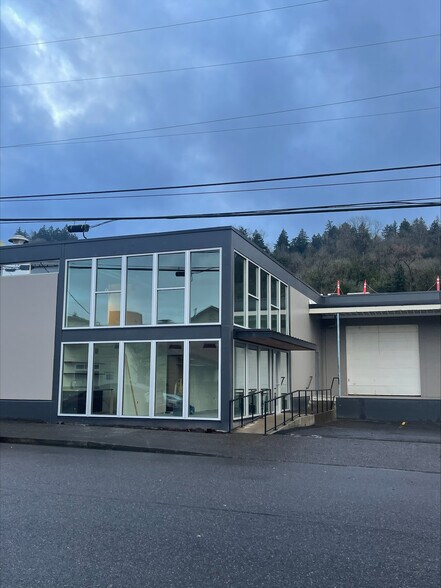 More Photos Of 5805 SW Hood Ave, Portland Warehouse For Lease
