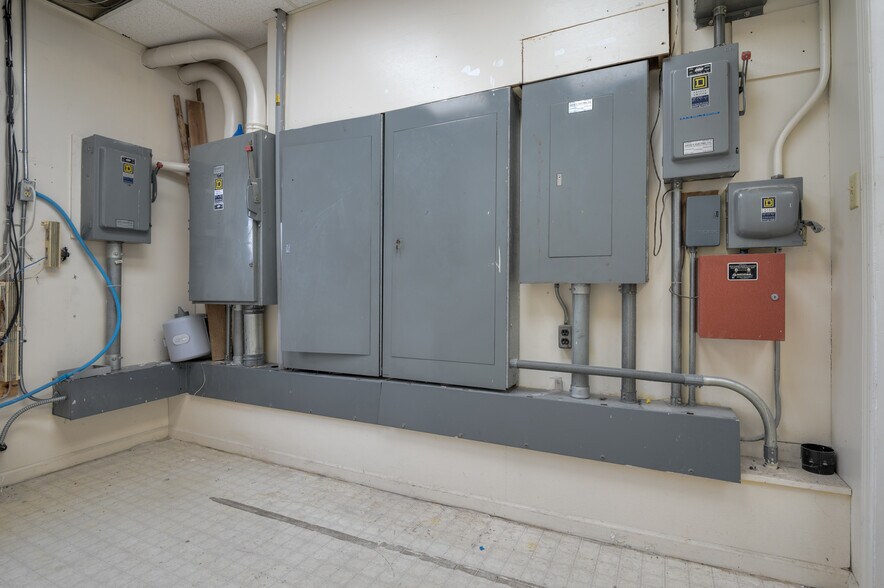 More Photos Of 3900 S 7th St, Terre Haute Office For Sale