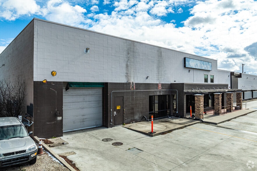 More Photos Of 1763-1765 S 300 W, Salt Lake City Showroom For Lease