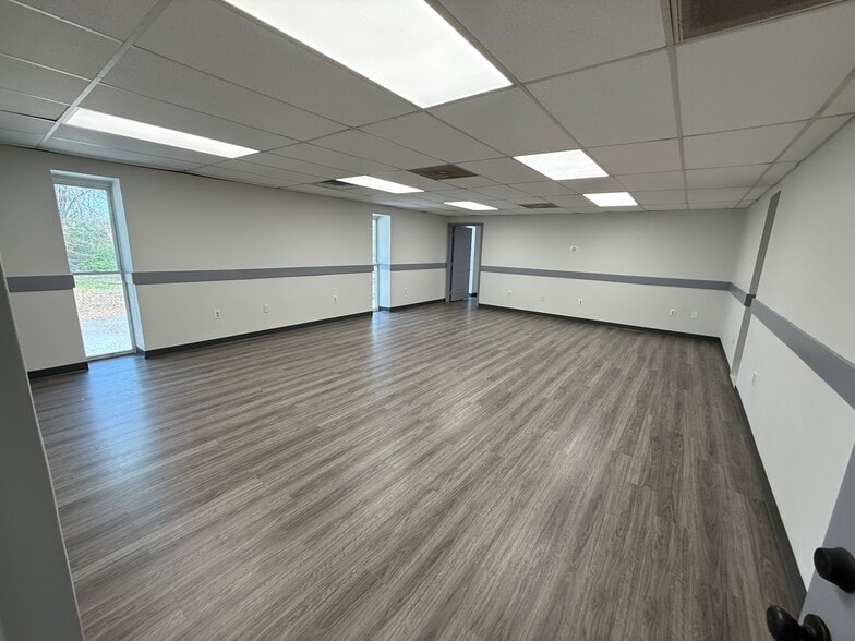 More Photos Of 450 Corporate Blvd, Rock Hill Warehouse For Lease