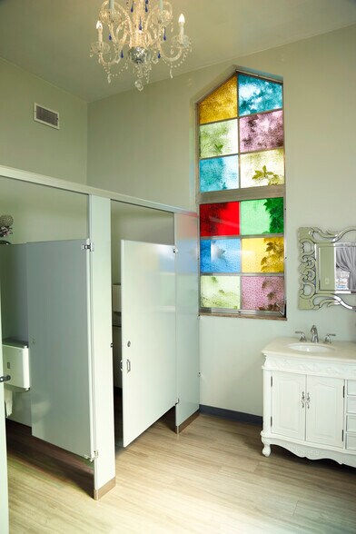 More Photos Of 801 E Park Ave, Fairmont Storefront For Sale