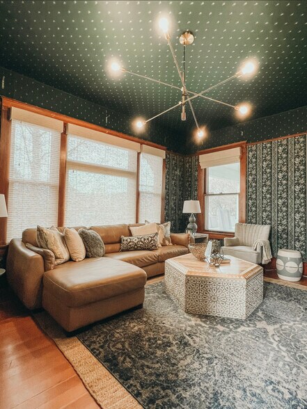 More Photos Of 139 SW I St, Grants Pass Specialty For Sale