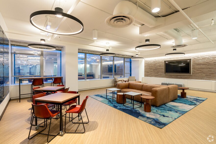 More Photos Of 200 S Michigan Ave, Chicago Office For Lease