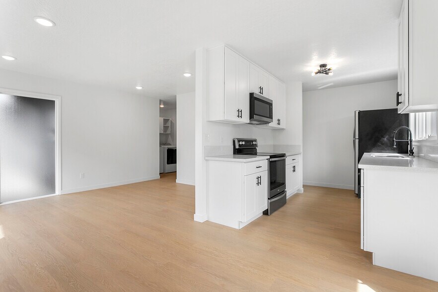 More Photos Of 8525-8529 N Willamette Blvd, Portland Apartments For Sale