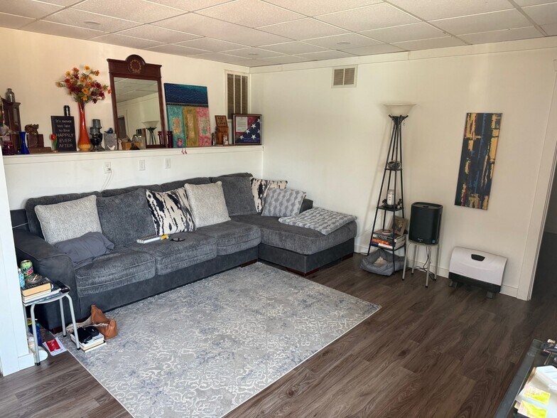 More Photos Of 104 W Main St, Floris Apartments For Sale