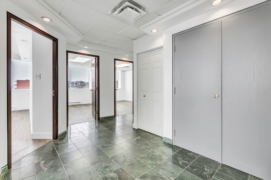 Primary Photo Of 3858-3870 Notre-Dame, Laval Office For Lease