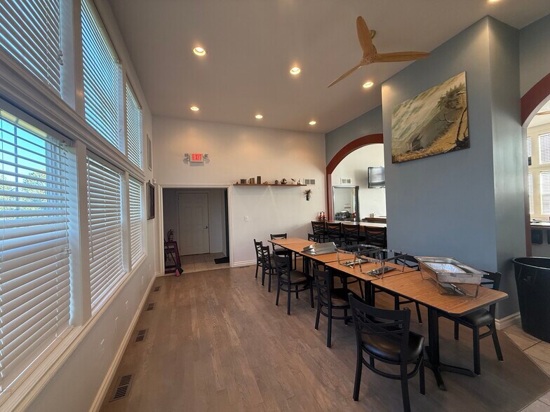 More Photos Of 33518 W Jefferson Ave, Rockwood Restaurant For Sale