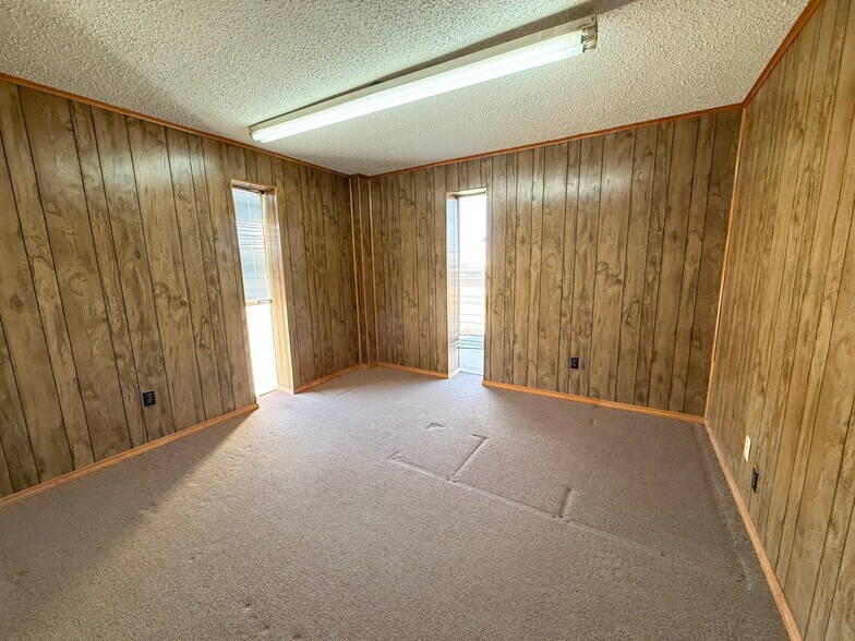 More Photos Of 11730 Highway 152, Pampa Warehouse For Sale