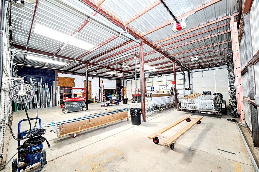 More Photos Of 406 W Wise St, Bowie Industrial For Sale