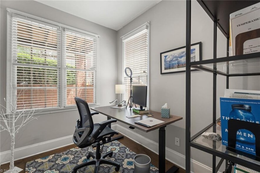 More Photos Of 215-217 E Lewis St, Greensboro Office For Lease