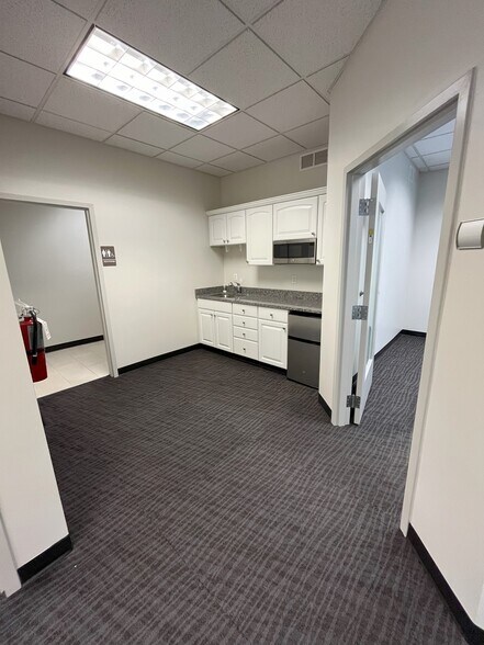 More Photos Of 2232-2244 Centennial Rd, Toledo Office For Lease