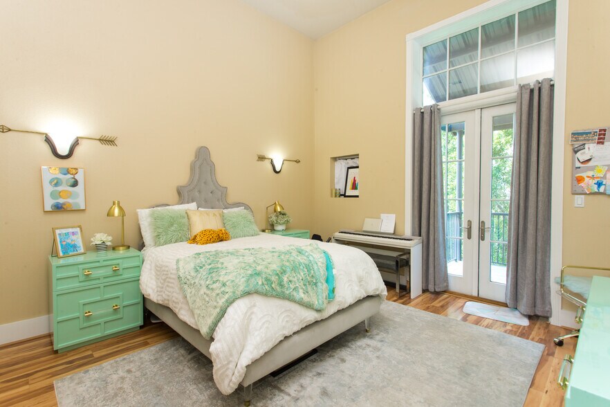 More Photos Of 45 S 9th Ave, Pensacola Office Residential For Sale