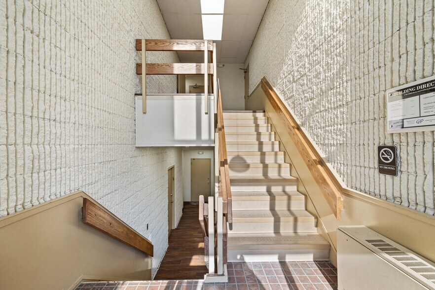 More Photos Of 19 Squadron Blvd, New City Office For Lease