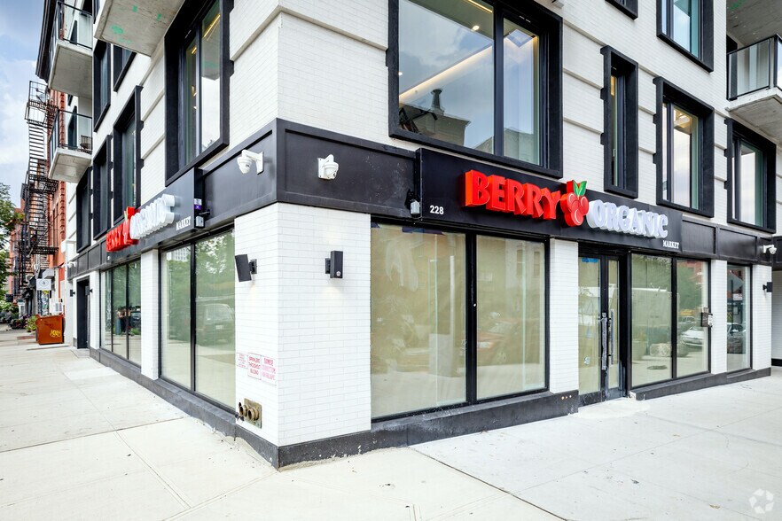 More Photos Of 228 Berry St, Brooklyn Apartments For Lease