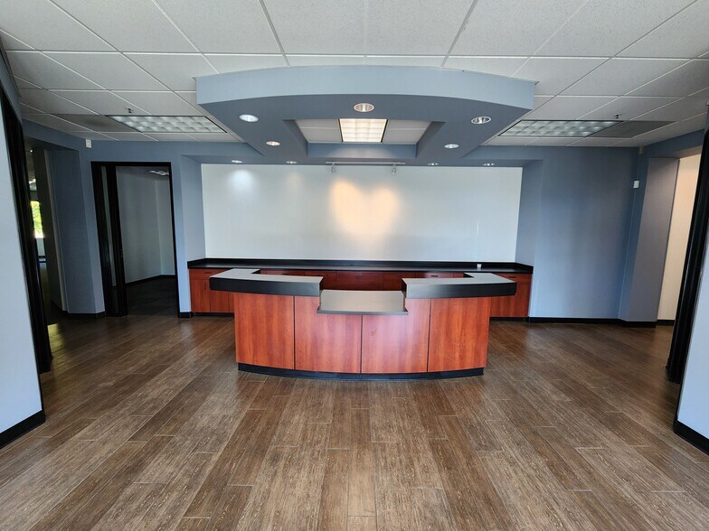 Primary Photo Of 3700 Hilborn Rd, Fairfield Medical For Sale