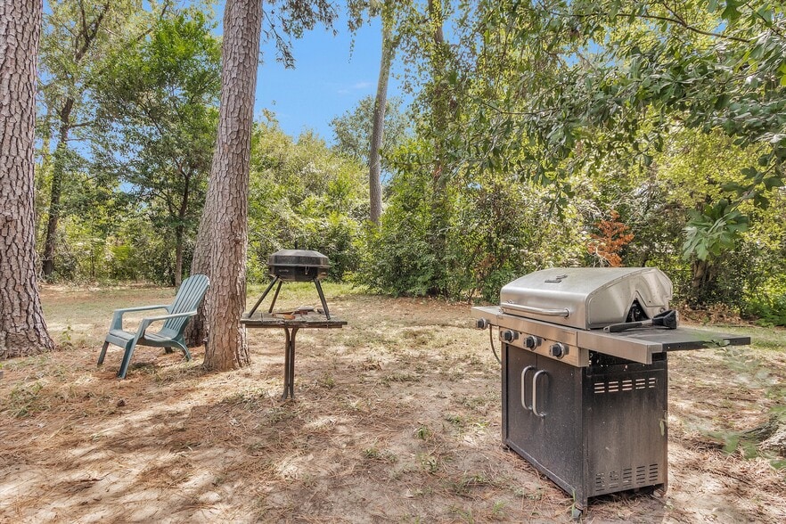 More Photos Of 1107 Palestine St, Conroe Apartments For Sale