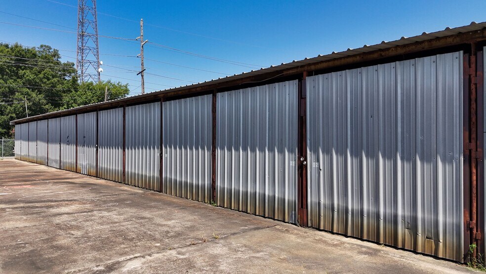 More Photos Of 50 N 13th St, Beaumont Self Storage For Sale