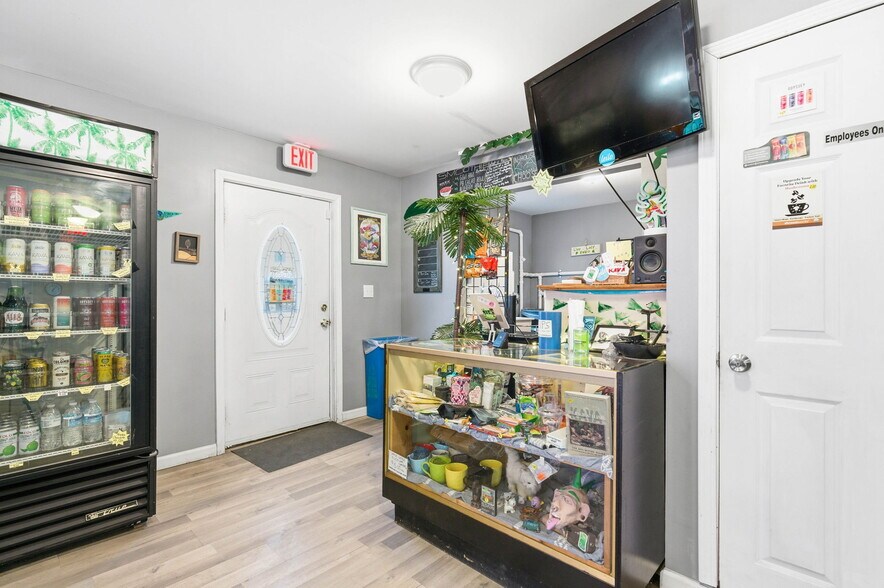 More Photos Of 2115 Crums Ln, Louisville Storefront Retail Office For Sale